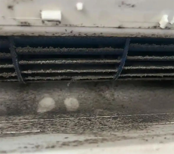 八宿空调吹的风有股烧焦味是怎么回事